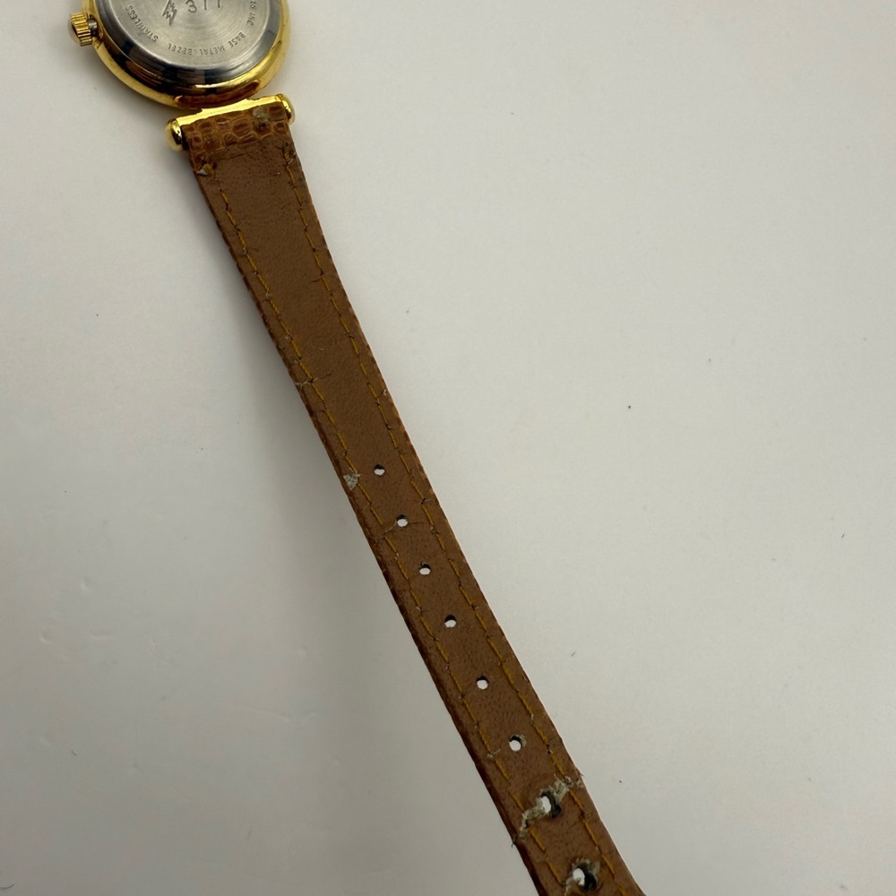 Vintage Folio Women's Gold Tone Watch with Mother of Pearl Face (New Battery) - Picture 8 of 11